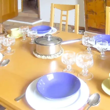 Holiday home Maison Conviviale Avec Jardin A Revest-Des-Brousses