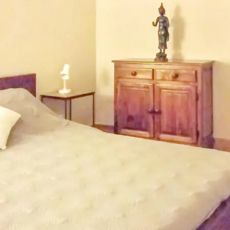 Holiday home Maison Conviviale Avec Jardin A Revest-Des-Brousses