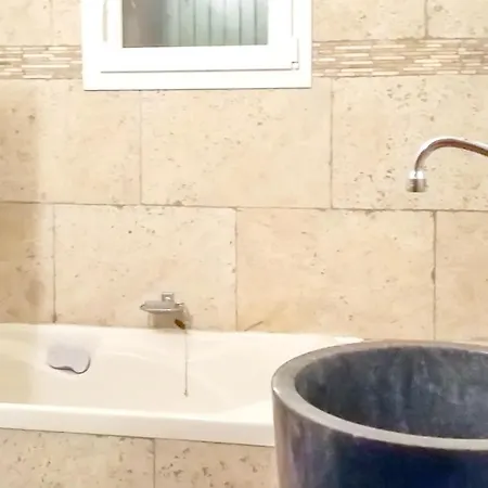 Maison Conviviale Avec Jardin A Revest-Des-Brousses Holiday home *