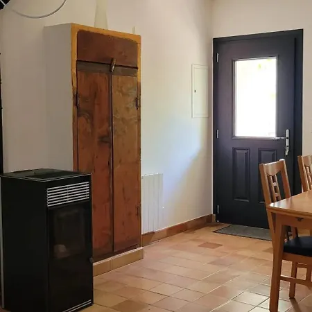 Holiday home Maison Conviviale Avec Jardin A Revest-Des-Brousses *